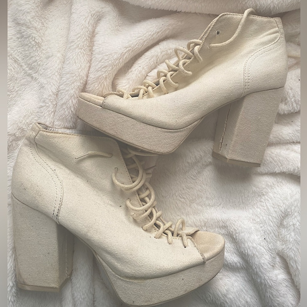 cream colored laced heels | divided | size 30 ( us 7 )